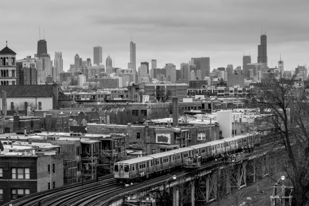 Chicago train passing through a neighborhood.
