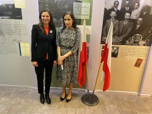 WOCCU President and CEO Elissa McCarter LaBorde (left) with Kasa Stefczyka President Joanna Mędrzecka. (Source: WOCCU)