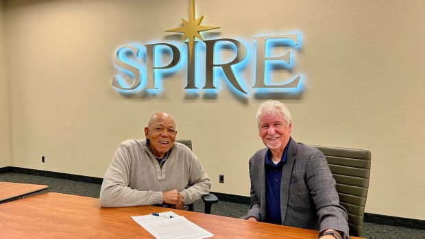 From left to right: Tony Oliva and SPIRE President/CEO Dan Stoltz. (Photo credit: SPIRE Credit Union)