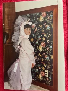 6-year-old Natasha as a unicorn. While cute, that wall pattern is terrifying. 